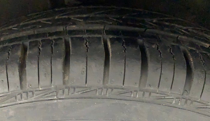 2010 Hyundai i10 MAGNA 1.2, Petrol, Manual, 40,594 km, Left Front Tyre Tread