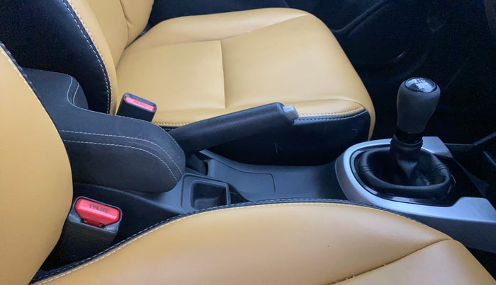 2017 Honda WR-V 1.5L I-DTEC VX MT, Diesel, Manual, 68,174 km, Gear Lever