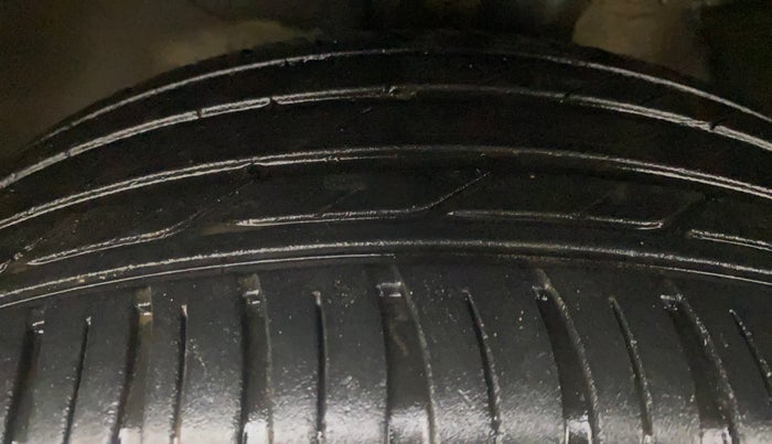 2019 Hyundai Tucson GLS 2WD AT PETROL, Petrol, Automatic, 76,515 km, Left Front Tyre Tread