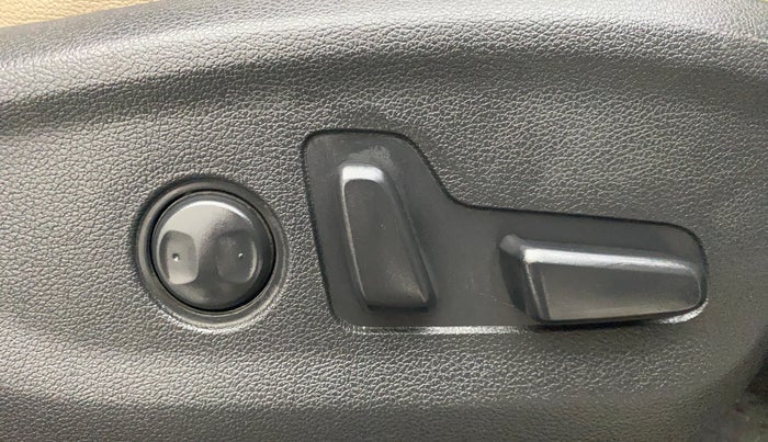 2019 Hyundai Tucson GLS 2WD AT PETROL, Petrol, Automatic, 76,515 km, Driver Side Adjustment Panel