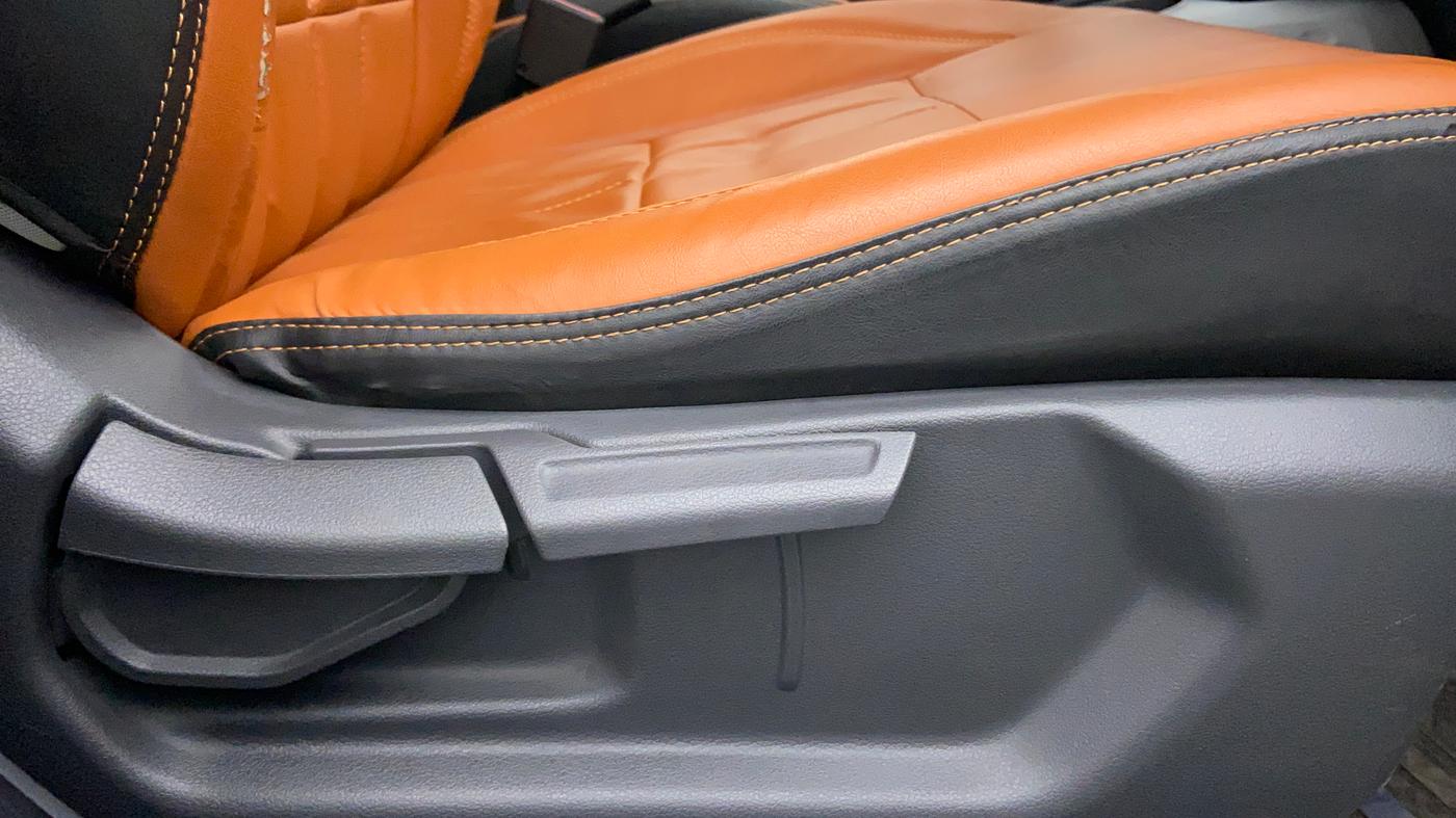 2022 Hyundai GRAND I10 NIOS SPORTZ CNG MT, CNG, Manual, 5,584 km, Driver Side Adjustment Panel
