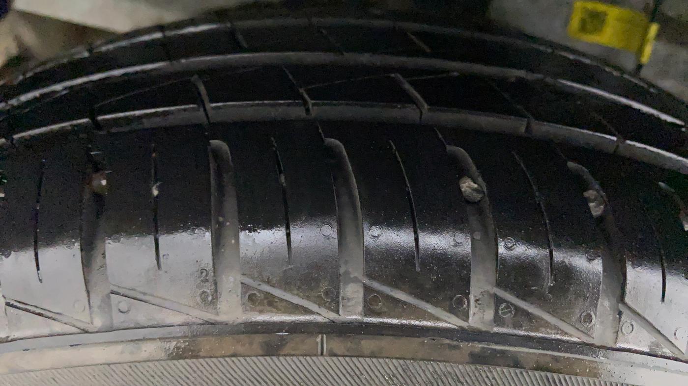 2022 Hyundai GRAND I10 NIOS SPORTZ CNG MT, CNG, Manual, 5,584 km, Left Front Tyre Tread