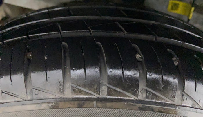 2022 Hyundai GRAND I10 NIOS SPORTZ CNG MT, CNG, Manual, 5,584 km, Left Front Tyre Tread