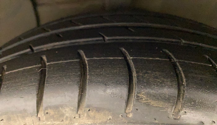 2017 Hyundai Grand i10 MAGNA AT 1.2 KAPPA VTVT, Petrol, Automatic, 65,376 km, Left Front Tyre Tread