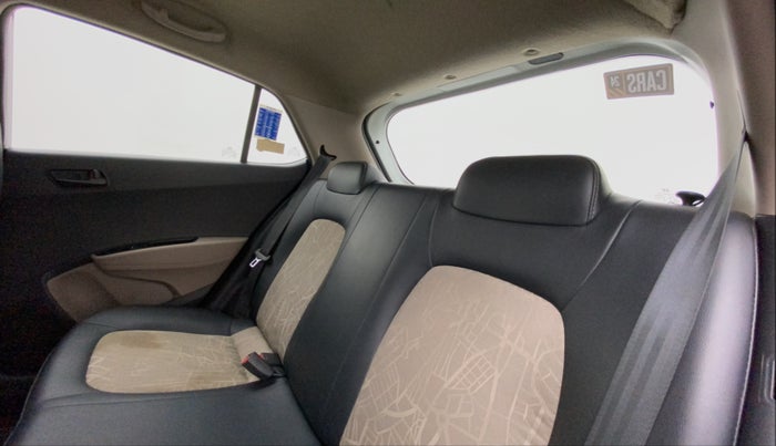 2017 Hyundai Grand i10 MAGNA AT 1.2 KAPPA VTVT, Petrol, Automatic, 65,376 km, Right Side Rear Door Cabin