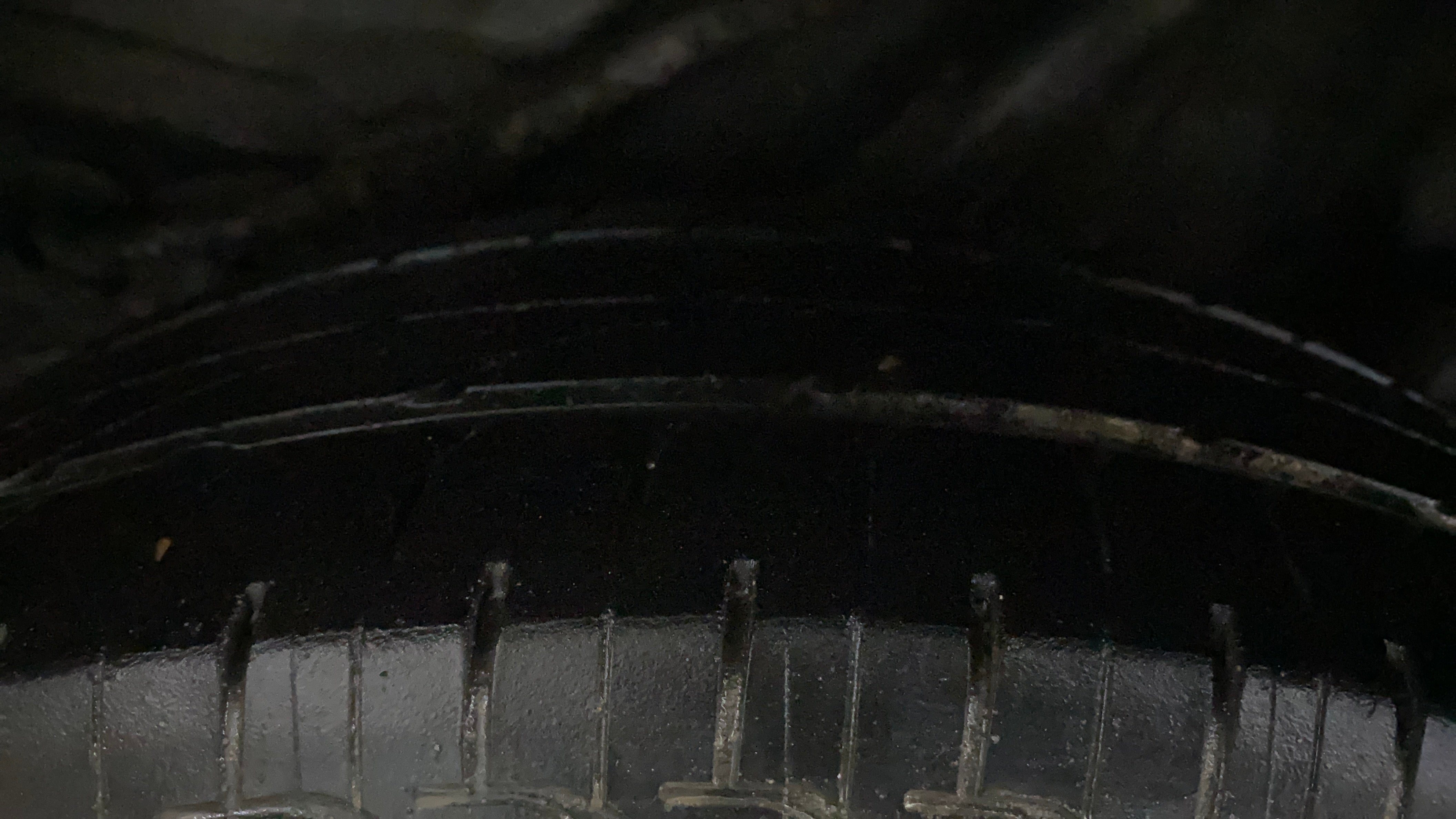 camera-Left-Rear-Tyre-Tread
