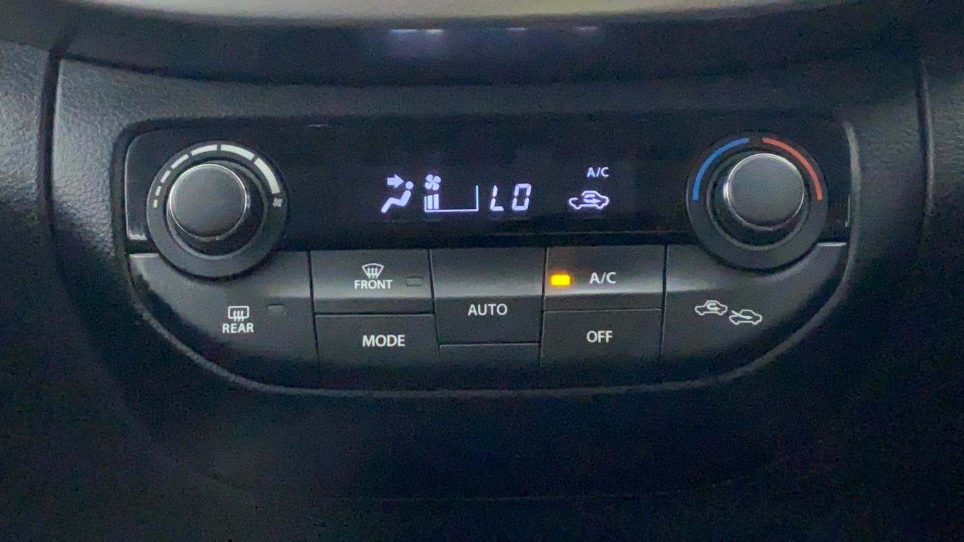 2019 Maruti XL6 ALPHA SHVS  MT, Petrol, Manual, 57,372 km, Automatic Climate Control