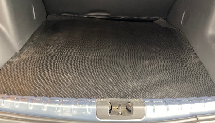 2014 Renault Duster RXE PETROL, Petrol, Manual, 43,030 km, Boot Inside