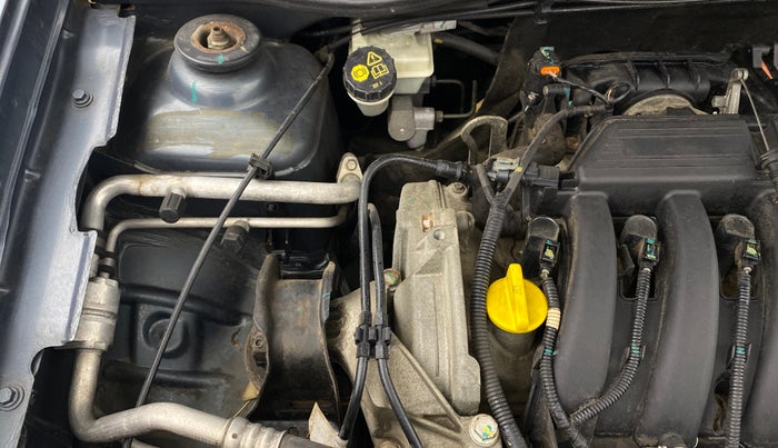 2014 Renault Duster RXE PETROL, Petrol, Manual, 43,030 km, Engine View - Right