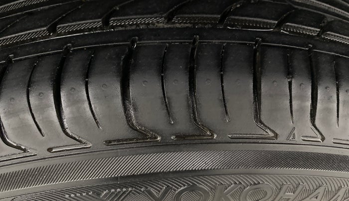 2014 Renault Duster RXE PETROL, Petrol, Manual, 43,030 km, Left Rear Tyre Tread