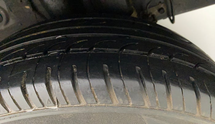 2014 Hyundai Elite i20 MAGNA 1.2, Petrol, Manual, 53,068 km, Left Rear Tyre Tread