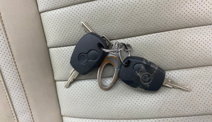 2015 Renault Duster 85 PS RXL PLUS DIESEL, Diesel, Manual, 98,972 km, Key Close Up