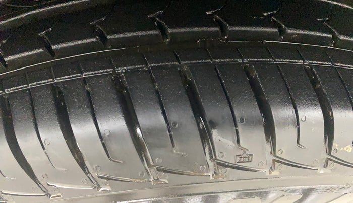 2015 Renault Duster 85 PS RXL PLUS DIESEL, Diesel, Manual, 98,972 km, Left Front Tyre Tread