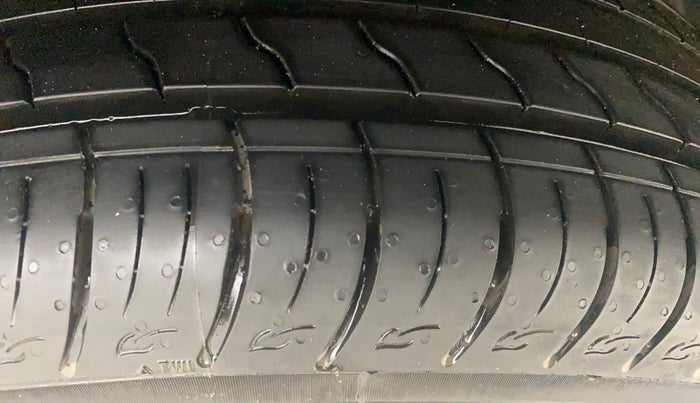 2015 Renault Duster 85 PS RXL PLUS DIESEL, Diesel, Manual, 98,972 km, Left Rear Tyre Tread