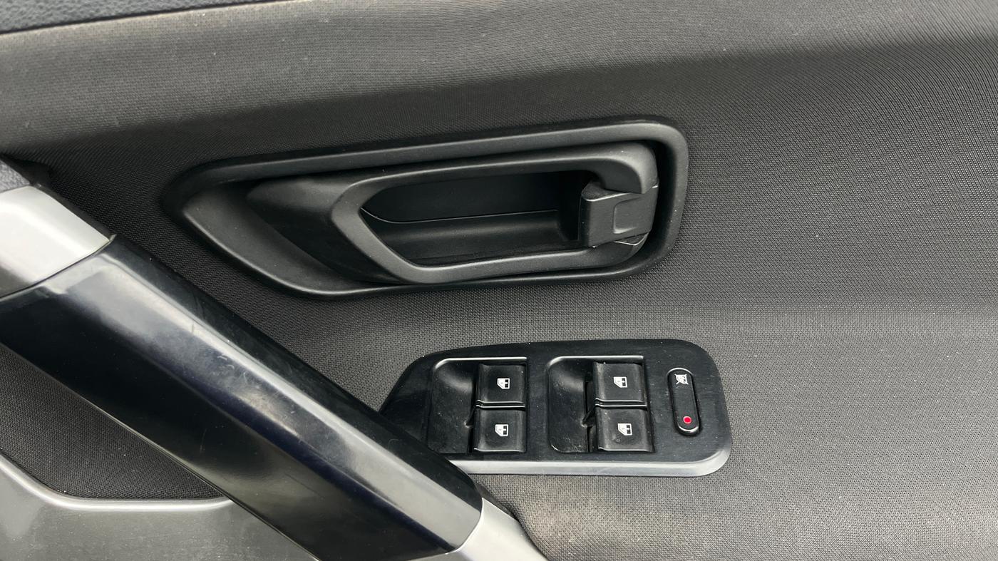 2021 Tata Safari XMA, Diesel, Automatic, 86,887 km, Driver Side Door Panels Control