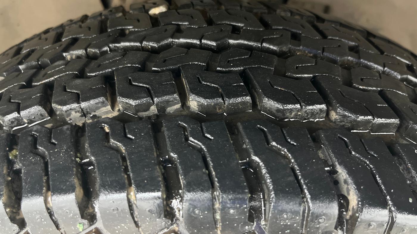 2021 Tata Safari XMA, Diesel, Automatic, 86,887 km, Right Front Tyre Tread