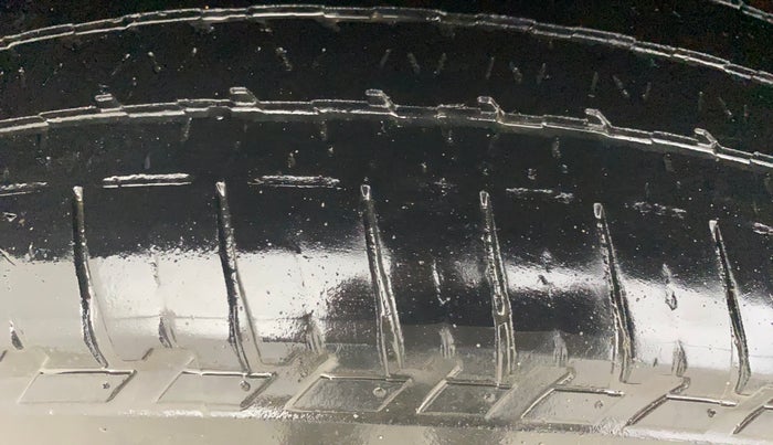 2015 Mahindra XUV500 W6, Diesel, Manual, 1,13,116 km, Right Rear Tyre Tread