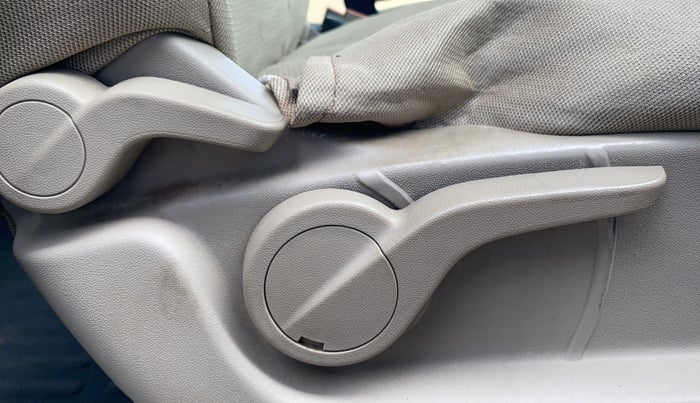 2015 Mahindra XUV500 W6, Diesel, Manual, 1,13,116 km, Driver Side Adjustment Panel