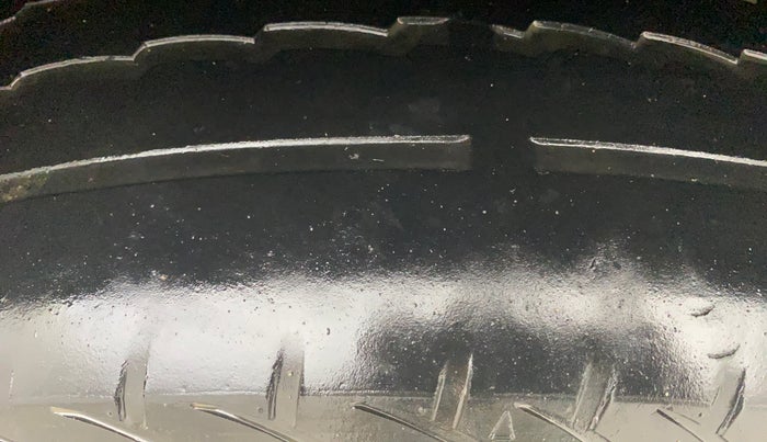 2015 Mahindra XUV500 W6, Diesel, Manual, 1,13,116 km, Left Rear Tyre Tread