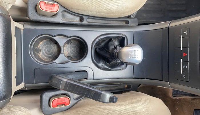 2015 Mahindra XUV500 W6, Diesel, Manual, 1,13,116 km, Gear Lever