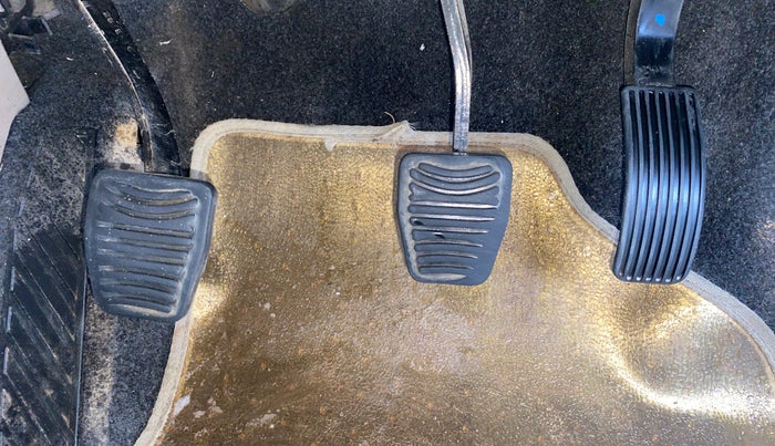 2015 Mahindra XUV500 W6, Diesel, Manual, 1,13,116 km, Pedals