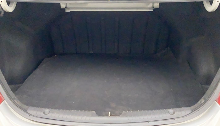 2015 Hyundai Verna FLUIDIC 4S 1.6 VTVT S, Petrol, Manual, 72,498 km, Boot Inside