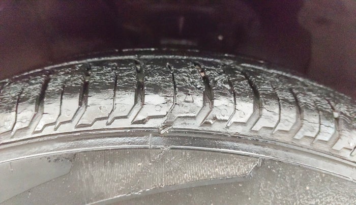 2015 Hyundai Elite i20 SPORTZ 1.2 (O), Petrol, Manual, 76,138 km, Right Front Tyre Tread