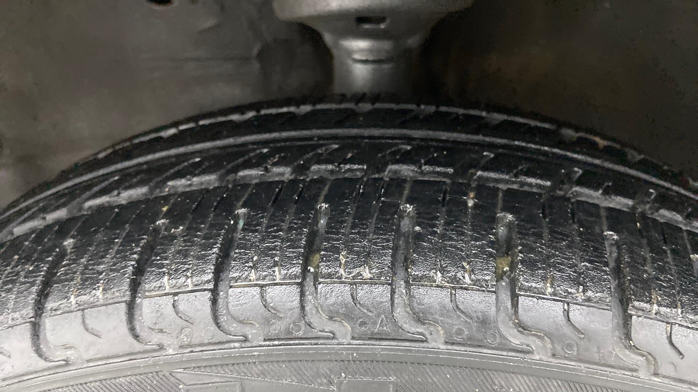 2015 Maruti Wagon R 1.0 VXI, Petrol, Manual, 66,445 km, Left Front Tyre Tread