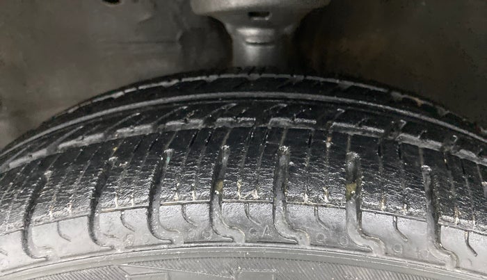 2015 Maruti Wagon R 1.0 VXI, Petrol, Manual, 66,445 km, Left Front Tyre Tread