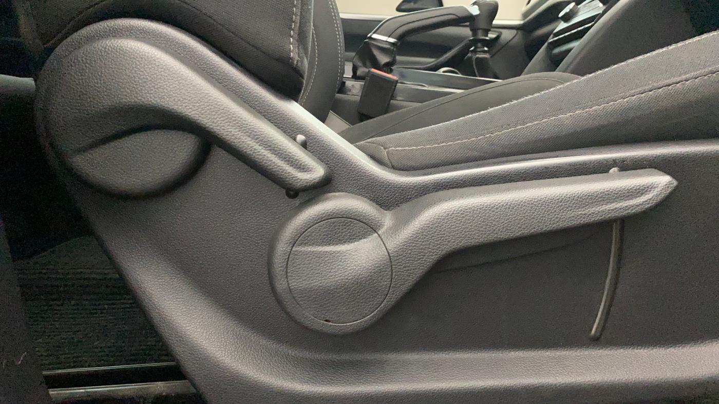 2022 Mahindra XUV700 AX 5 P MT 7 STR, Petrol, Manual, 32,954 km, Driver Side Adjustment Panel