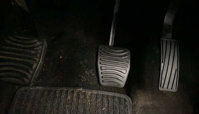 2022 Mahindra XUV700 AX 5 P MT 7 STR, Petrol, Manual, 32,954 km, Pedals