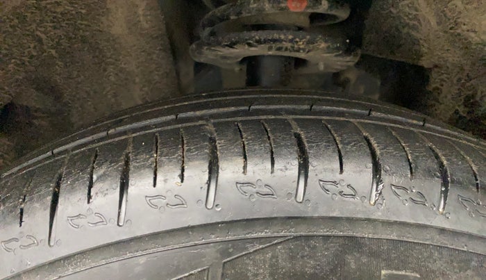 2022 Mahindra XUV700 AX 5 P MT 7 STR, Petrol, Manual, 32,954 km, Left Front Tyre Tread