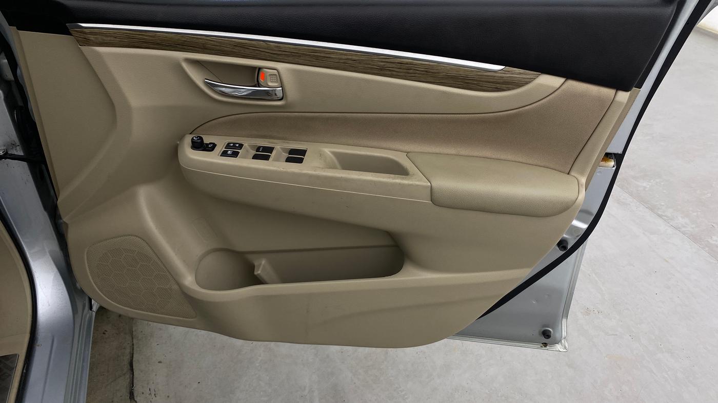 2022 Maruti Ciaz ZETA 1.5 SHVS MT PETROL, Petrol, Manual, 46,714 km, Driver Side Door Panels Control