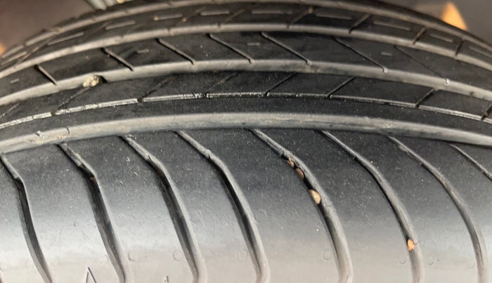 2025 Skoda KUSHAQ  Signature 1.0L TSI MT , Petrol, Manual, 4,742 km, Right Front Tyre Tread