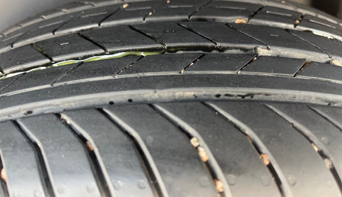 2025 Skoda KUSHAQ  Signature 1.0L TSI MT , Petrol, Manual, 4,742 km, Left Rear Tyre Tread