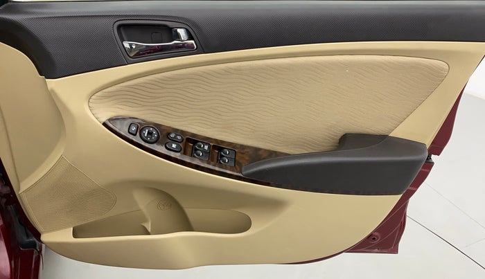 2013 Hyundai Verna FLUIDIC 1.6 SX VTVT, Petrol, Manual, 59,878 km, Driver Side Door Panels Control