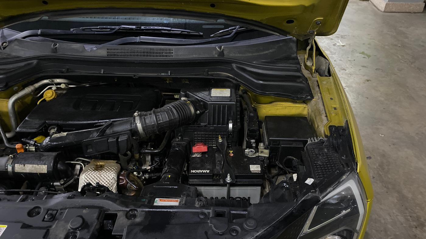 2024 Mahindra XUV 3XO AX5 1.2 L TCMPFi, Petrol, Manual, 31,773 km, Engine View - Left
