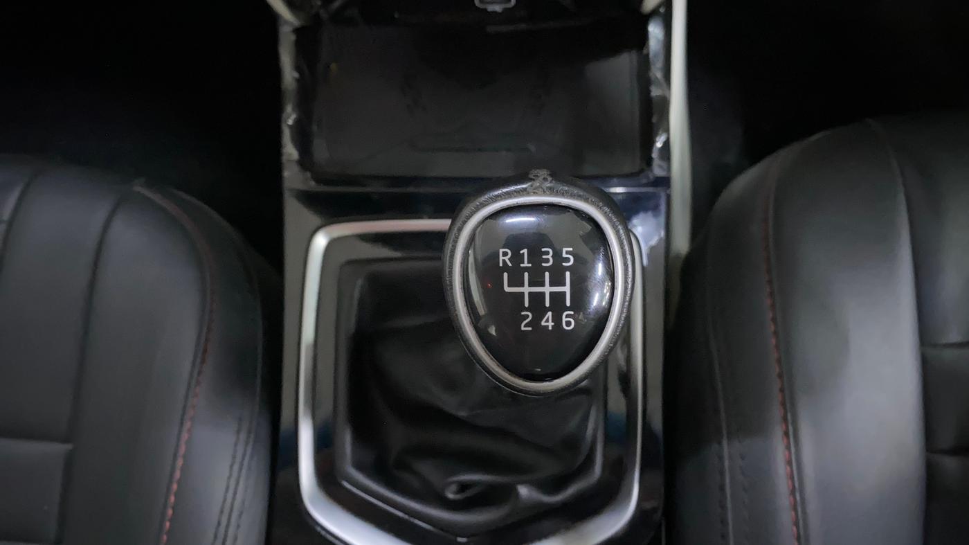2024 Mahindra XUV 3XO AX5 1.2 L TCMPFi, Petrol, Manual, 31,773 km, Gear Lever