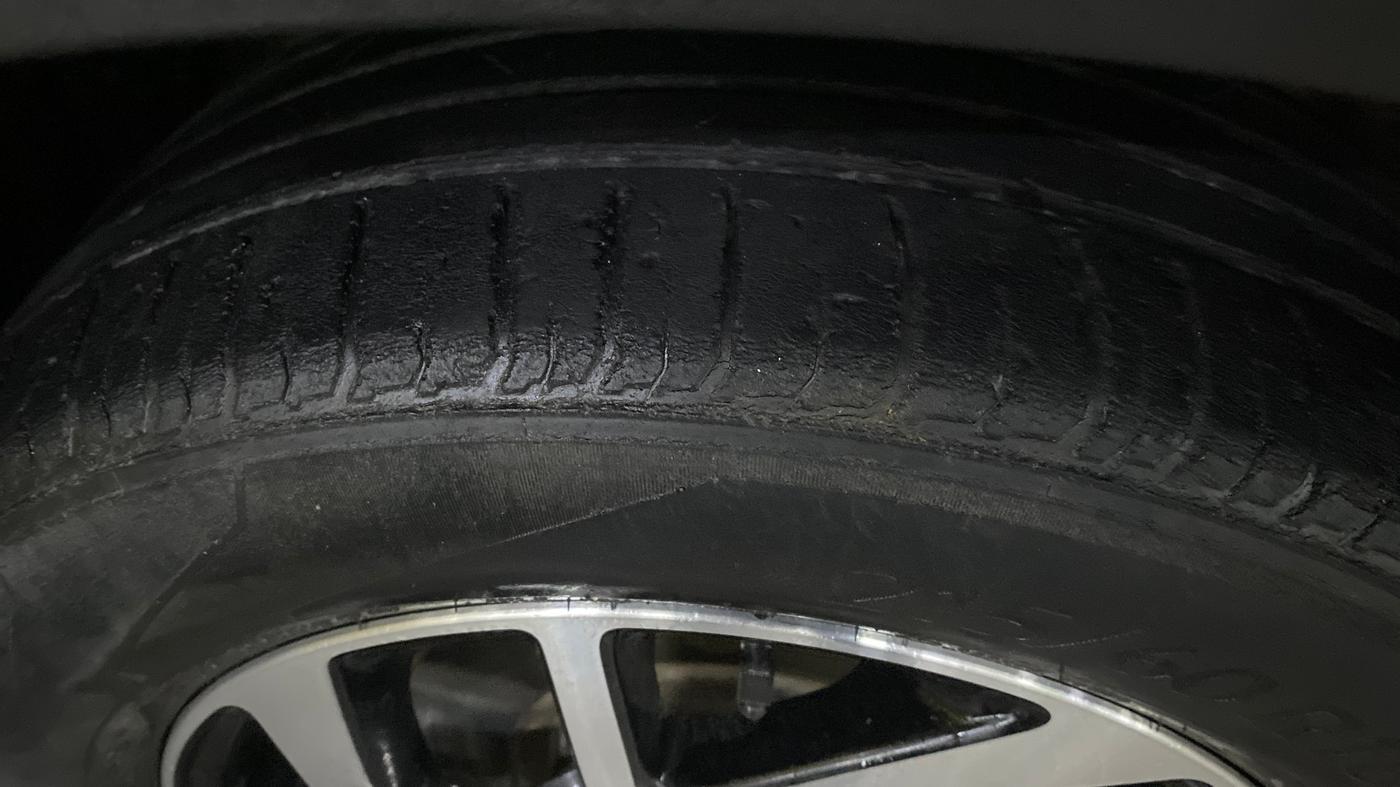 2024 Mahindra XUV 3XO AX5 1.2 L TCMPFi, Petrol, Manual, 31,773 km, Right Front Tyre Tread