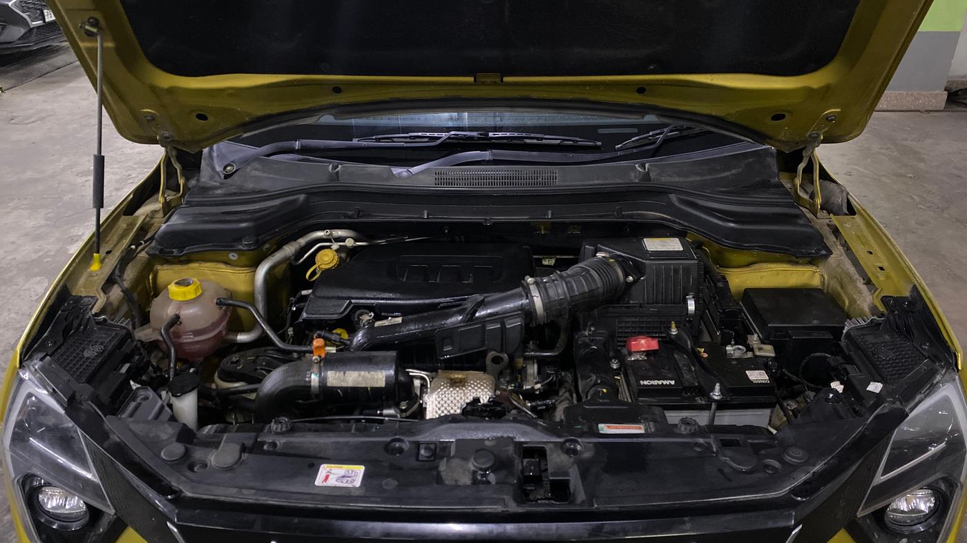2024 Mahindra XUV 3XO AX5 1.2 L TCMPFi, Petrol, Manual, 31,773 km, Engine View