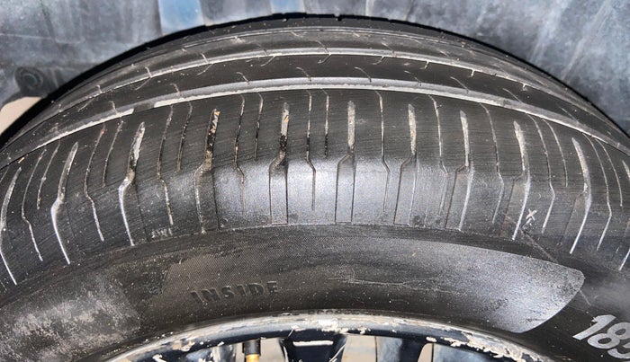 2021 Maruti XL6 ALPHA MT, Petrol, Manual, 80,203 km, Right Rear Tyre Tread