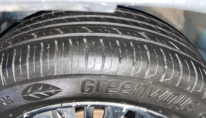 2021 Maruti XL6 ALPHA MT, Petrol, Manual, 80,203 km, Left Front Tyre Tread