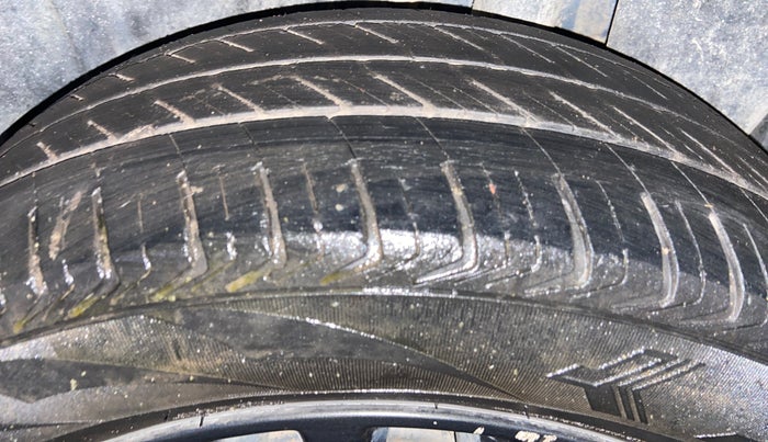 2021 Maruti XL6 ALPHA MT, Petrol, Manual, 80,203 km, Left Rear Tyre Tread