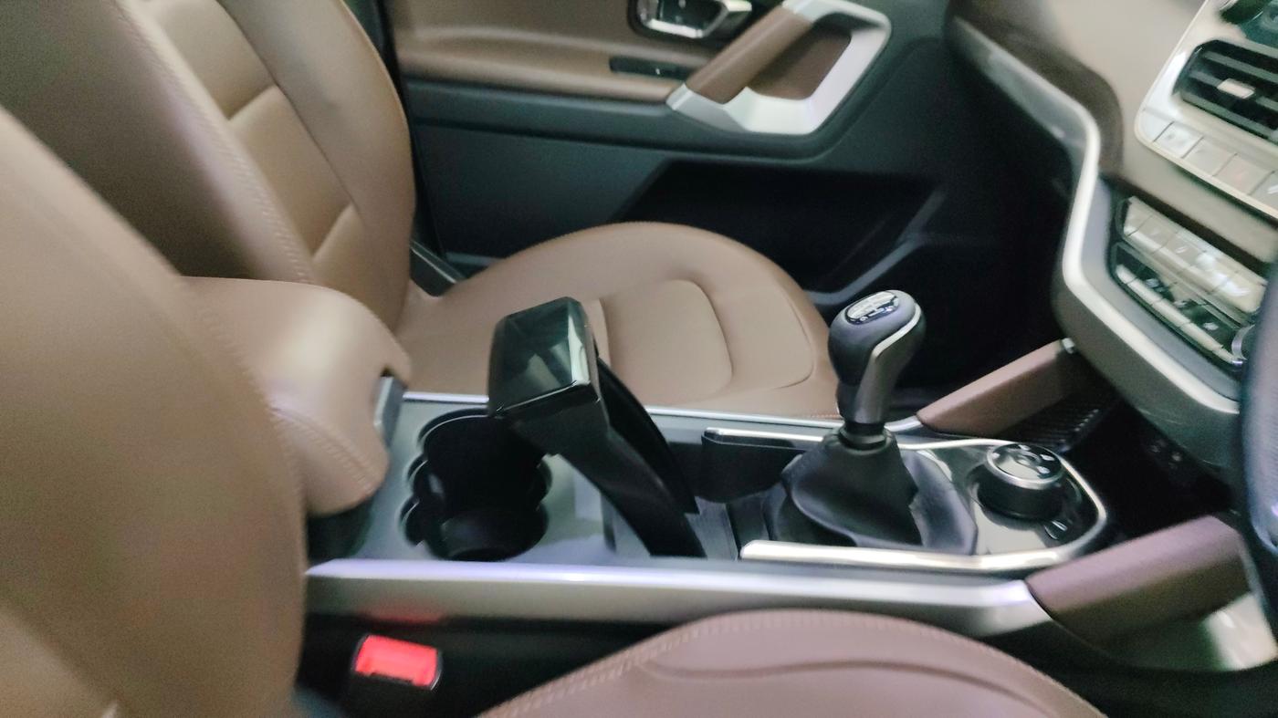 2021 Tata Harrier XZ 2.0L, Diesel, Manual, 1,20,527 km, Gear Lever