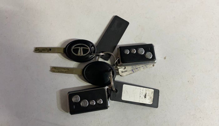 2021 Tata Tiago XM CNG, CNG, Manual, 58,394 km, Key Close Up