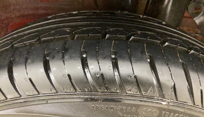 2014 Hyundai Elite i20 MAGNA 1.2, Petrol, Manual, 1,17,677 km, Left Rear Tyre Tread