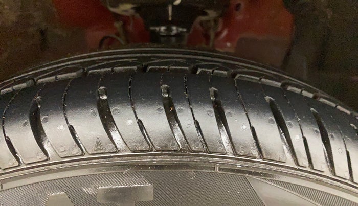 2014 Hyundai Elite i20 MAGNA 1.2, Petrol, Manual, 1,17,677 km, Right Front Tyre Tread