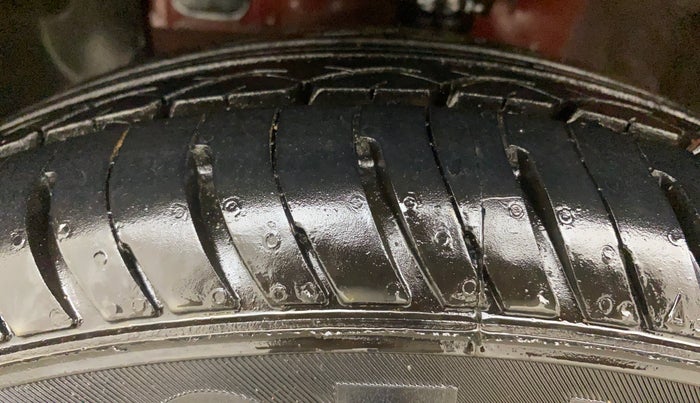 2014 Hyundai Elite i20 MAGNA 1.2, Petrol, Manual, 1,17,677 km, Left Front Tyre Tread