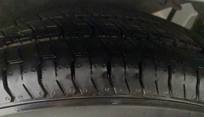 2014 Hyundai i10 SPORTZ 1.1, Petrol, Manual, 27,677 km, Left Rear Tyre Tread