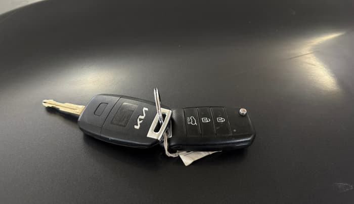 2021 KIA SONET HTK 1.2, Petrol, Manual, 35,662 km, Key Close Up